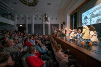 Vánoční vystoupení na lidovou notu připravili členové dětských folklorních souborů. (Dětské soubory Rozmarýnek a Bystřinka v doprovodu lidové muziky žáků ZUŠ – Josefky, Žďár nad Sázavou)