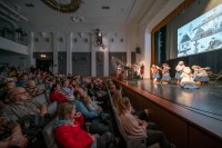 Vánoční vystoupení na lidovou notu připravili členové dětských folklorních souborů. (Dětské soubory Rozmarýnek a Bystřinka v doprovodu lidové muziky žáků ZUŠ – Josefky, Žďár nad Sázavou)